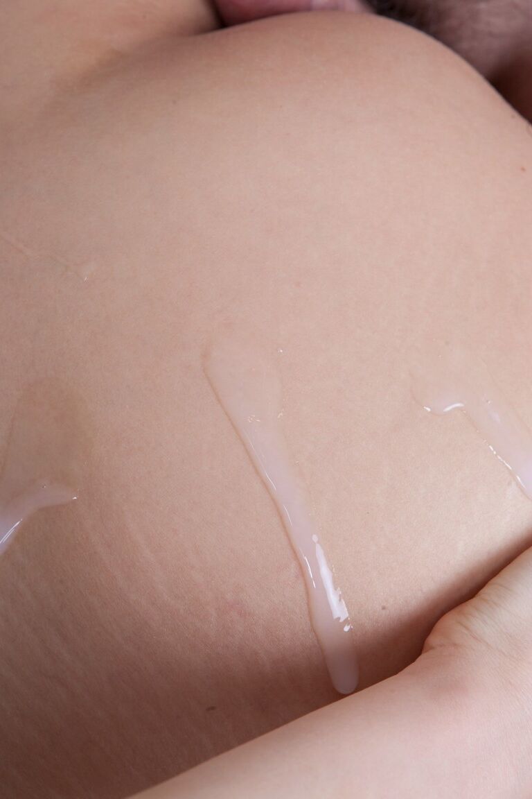 17P Milada de peitos pequenos Milada tendo sua vagina peluda fodida por seu amante