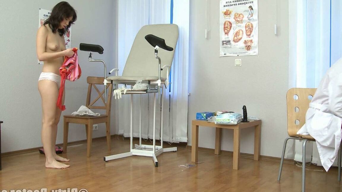 21P Eva amadora adolescente fazendo sexo anal com seu médico excêntrico depois de lamber uma buceta
