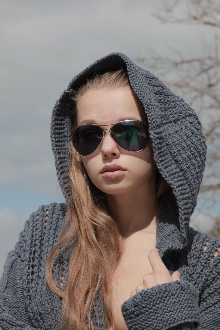 21P Adorável adolescente Milena D se despe para mostrar seus lindos peitos
