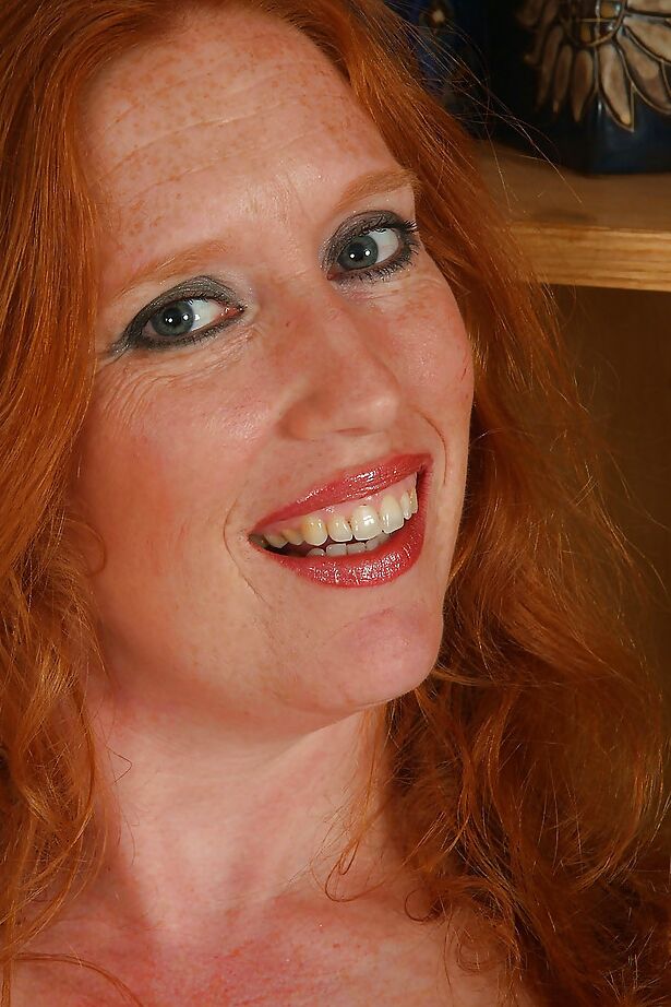 16P Redhead mature lady with hairy slit uncovering her chubby curves