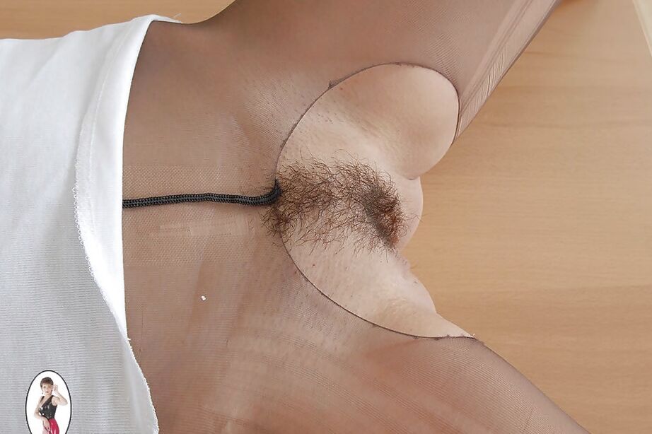 15P 縛られてボールギャグをされた巨乳と毛むくじゃらの女ポーズのセクシーな成熟した美女