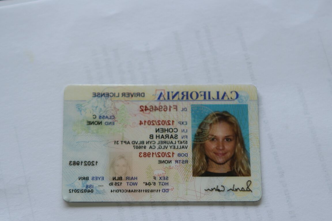 20P Linda garota loira Alia Salazar sendo fodida por dong preto forte