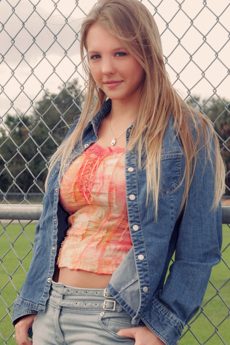 10P This Years Model Dawson's Test Shoot in the Park