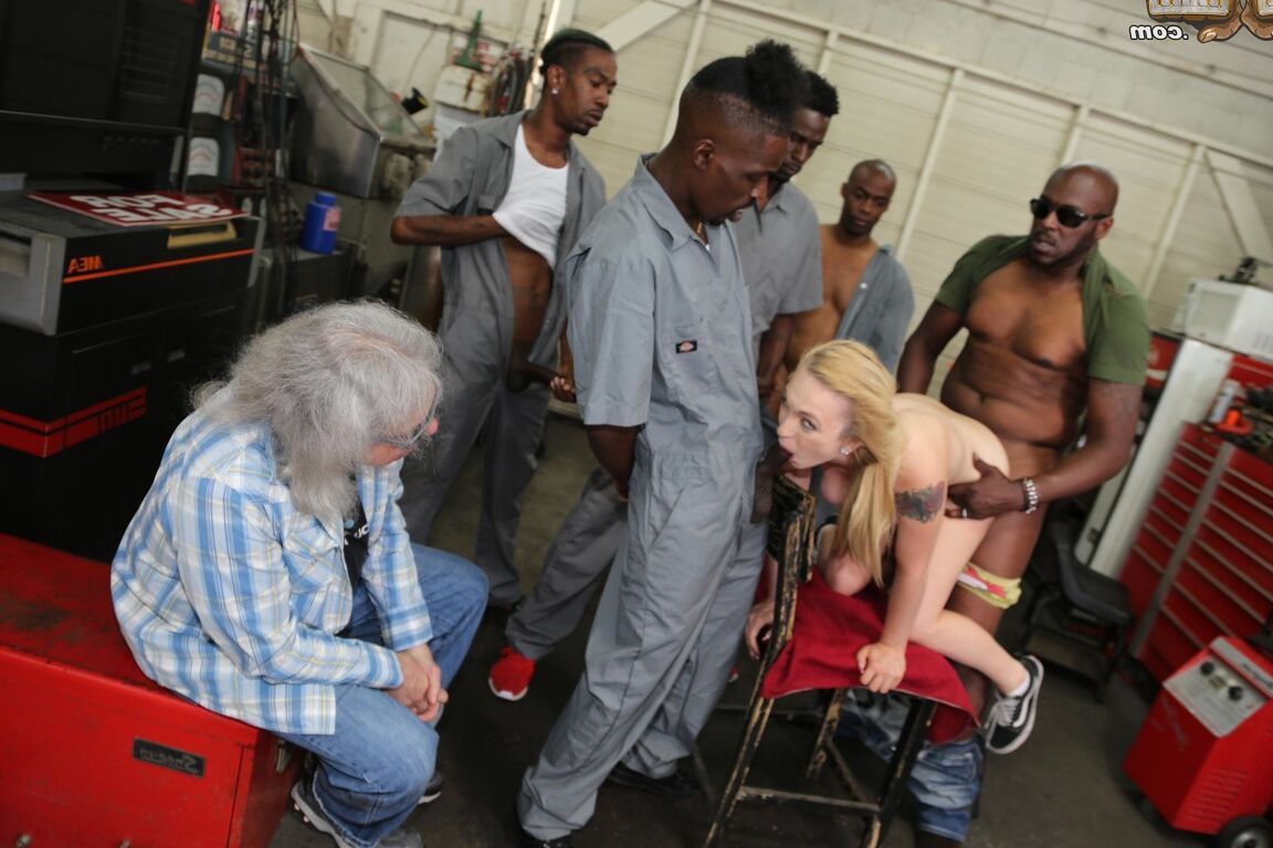 21P A adolescente Barely Legal Casey Ballerini transa com homens negros da empresa de seu padrasto