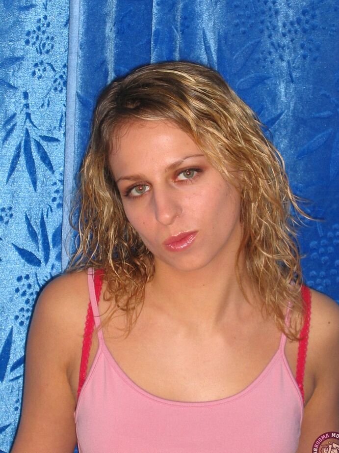 16P This hot bitch is extremely lustful She exposes her body on camera and
