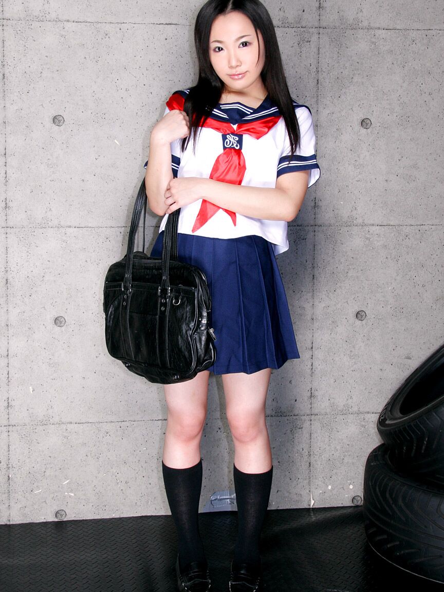 12P A estudante japonesa Ai Mizushima recebe a boca