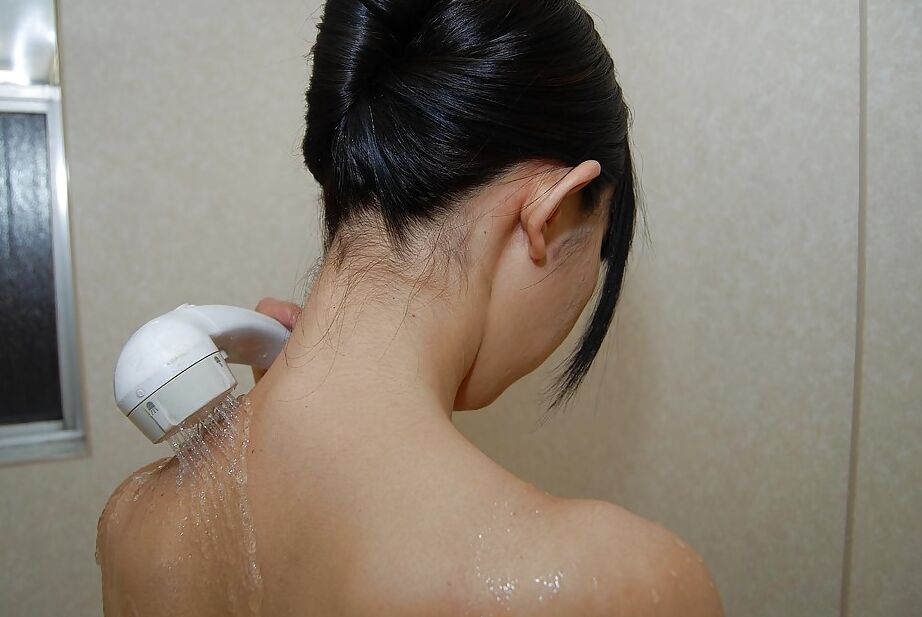 16P Sassy japanese MILF taking shower and rubbing her soapy curves