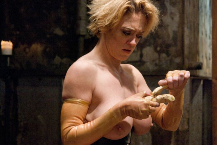 15P Rubia dominante se encuentra en el extremo receptor del sexo BDSM