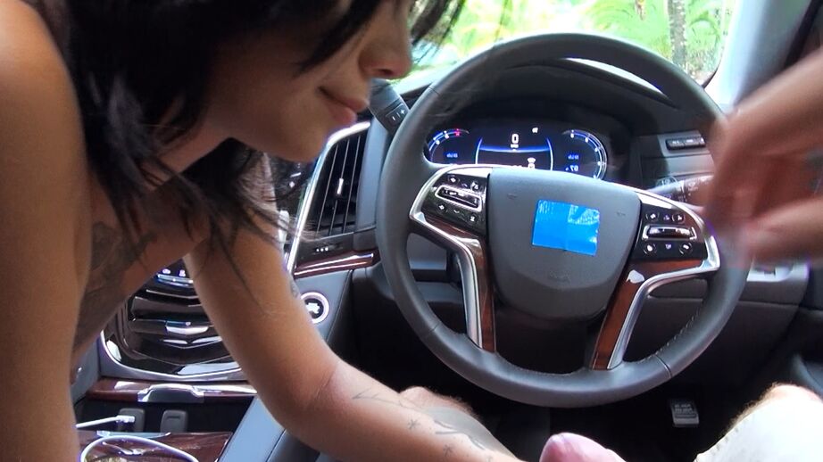 16P Fine latina Genevieve Sinn sucks cock in the car and delights with sperm