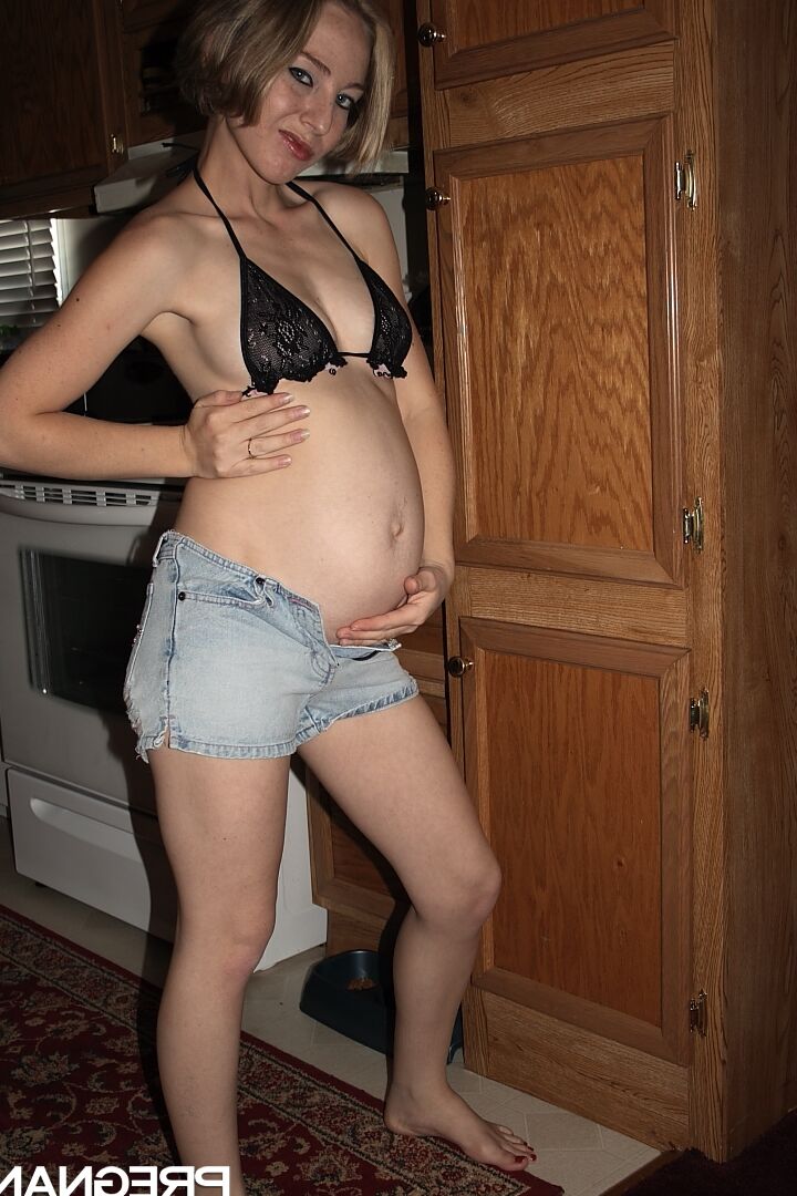 16P Heavily pregnant girl doffs bikini top and denim shorts to model totally naked