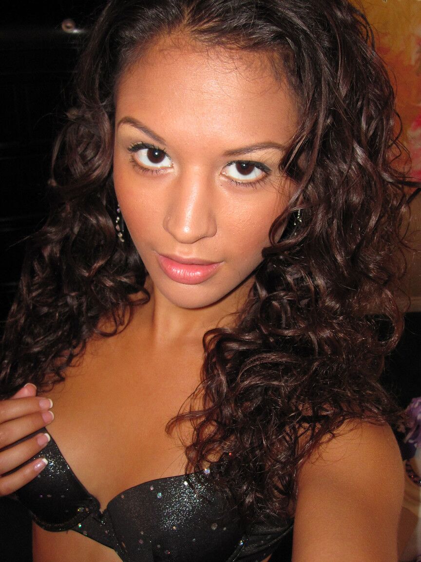 17P Out front and behind the scenes of a Latin-American solo girl shoot