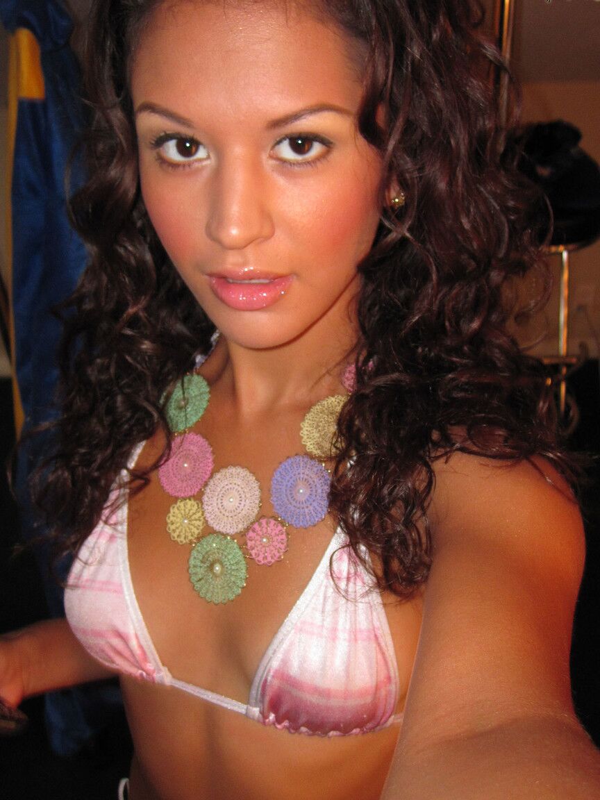 17P Out front and behind the scenes of a Latin-American solo girl shoot