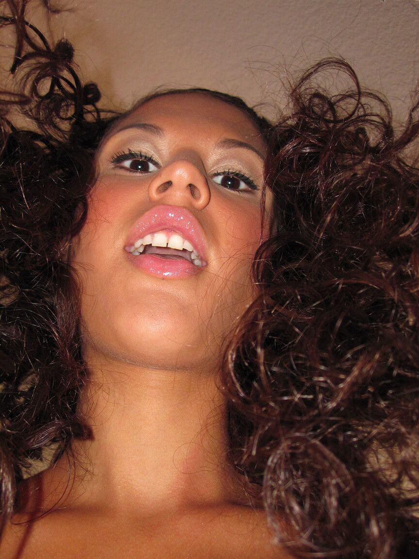 17P Out front and behind the scenes of a Latin-American solo girl shoot