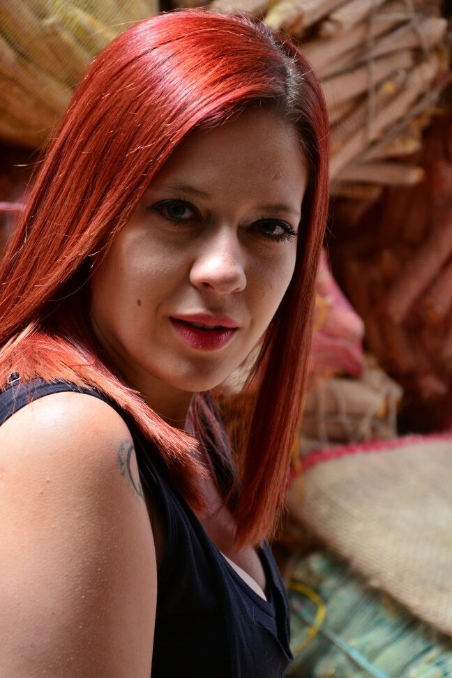 14P Pelirroja latina Yuly Perdomo se desnuda se la follan duro y le chupa la polla