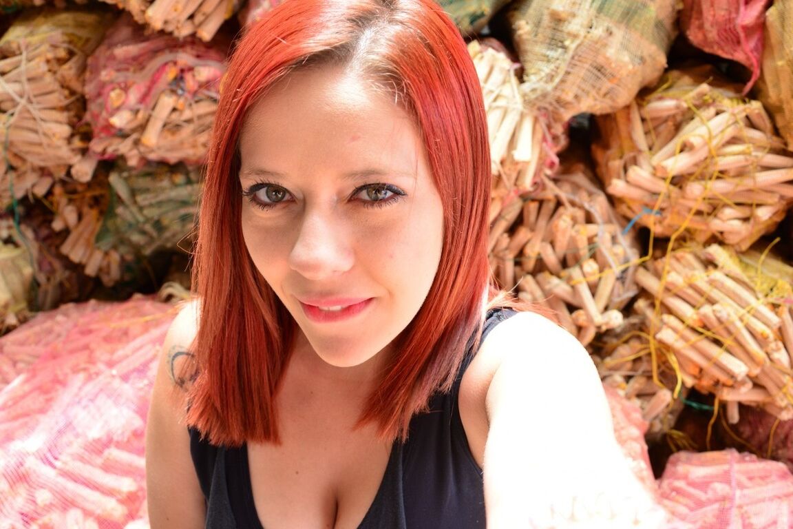 14P Pelirroja latina Yuly Perdomo se desnuda se la follan duro y le chupa la polla