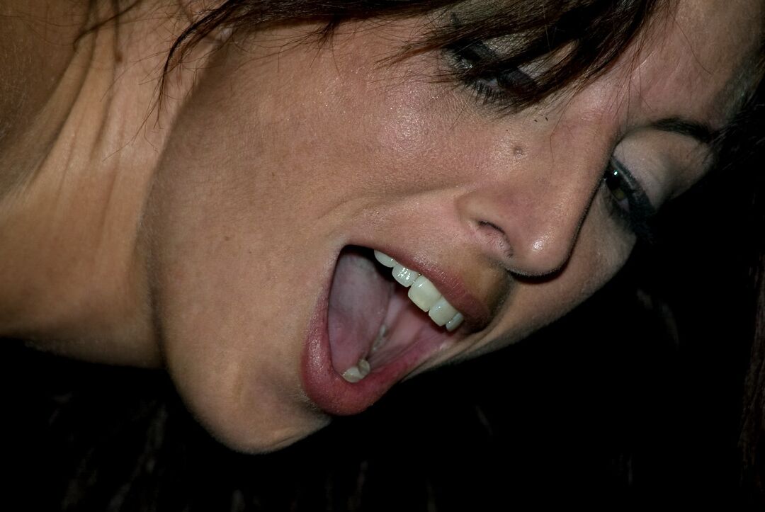 21P Device Bondage Gina Caruso