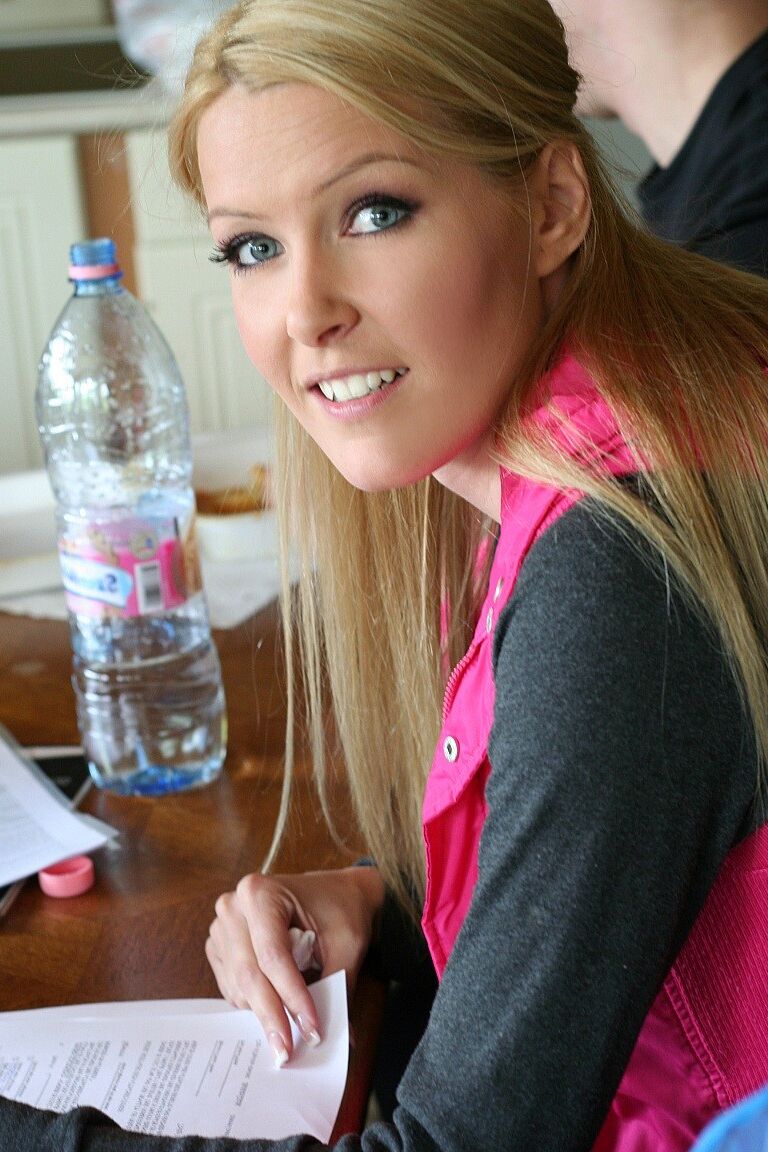 21P Lésbicas Loiras Sophie Moone