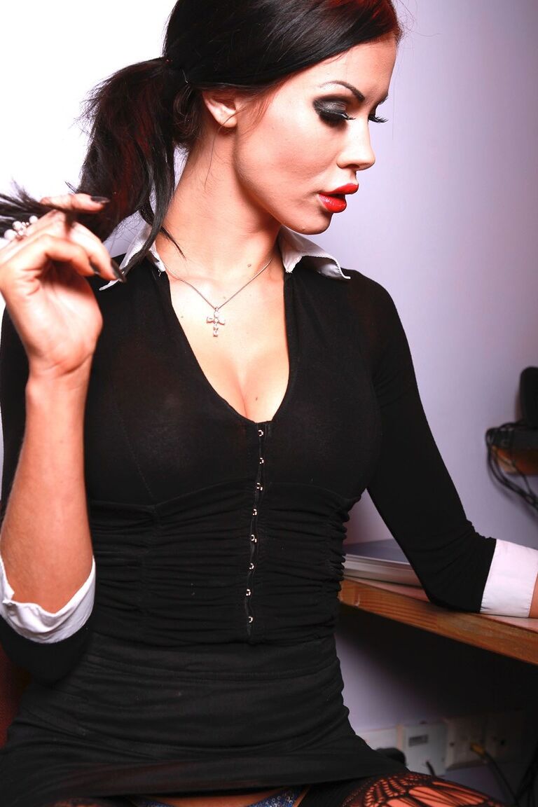 21P Alta e glamorosa MILF Megan Coxxx chupa e monta o pau grande de seu mordomo