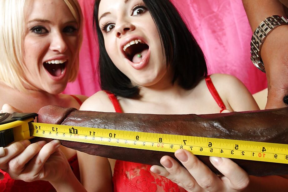 16P Sacanagens Tatiana e Naomi fodendo um pau enorme em groupsex
