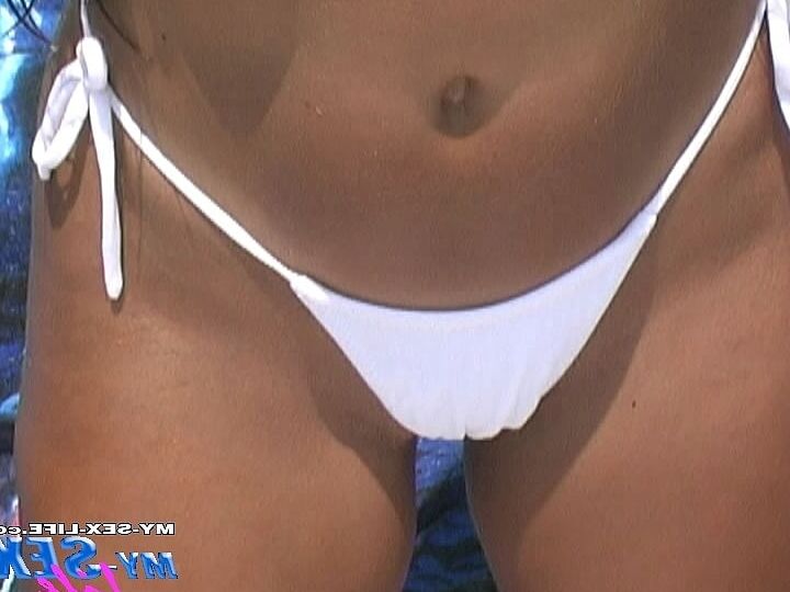 21P Sweet amateur babe in sunglasses Lori Anderson abuses a dick on a sunny day