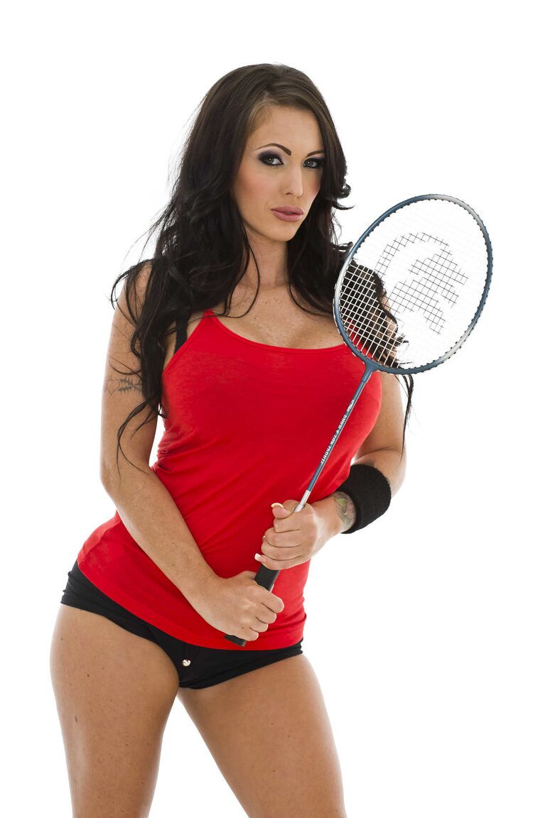 21P Die vollbusige Tennisspielerin Jenna Presley posiert nackt für den Kalender