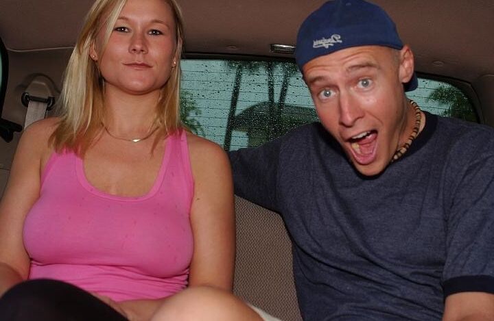 16P MILF Juliana Jolene de seios fartos dá um boquete gostoso no carro