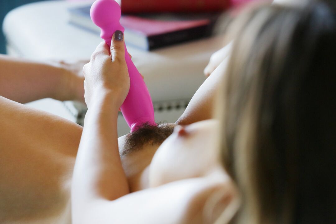 16P Horny Melissa Moore talks on the phone while spreading naked to toy her pussy