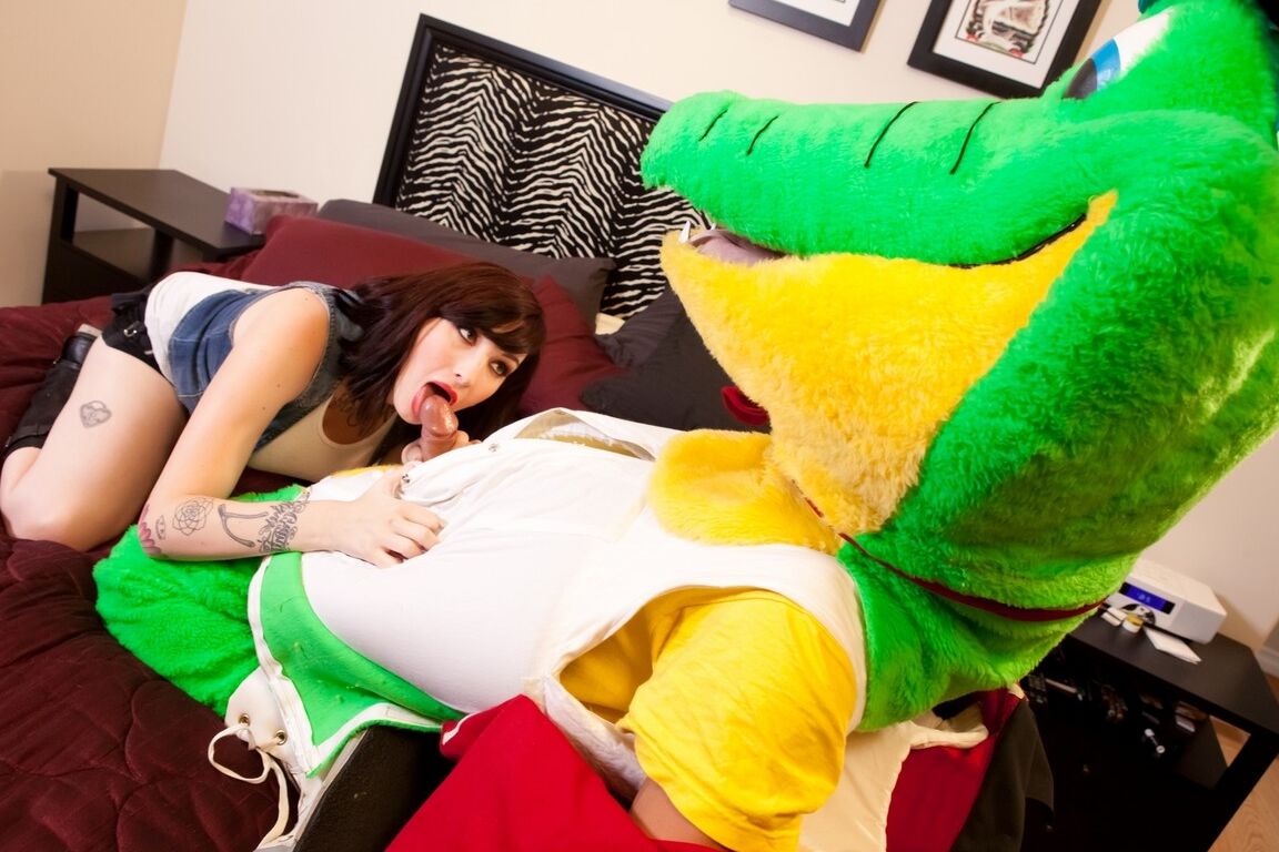 17P Teen brunette Shay Ryan fucks a guy with a huge dick in an alligator costume