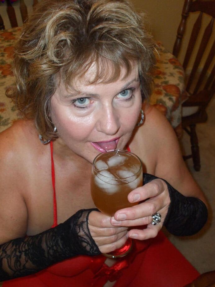 20P Mature lady Busty Bliss gets banged in crotchless stockings POV style