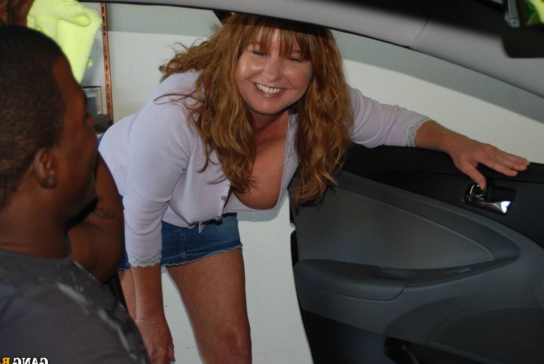 21P Horny MILF with firm fakes gets her twat blacked from behind and tastes cum