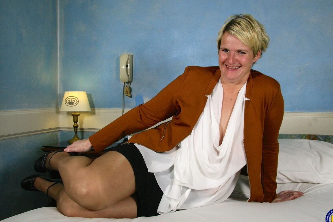 21P Mature NL Michelle O