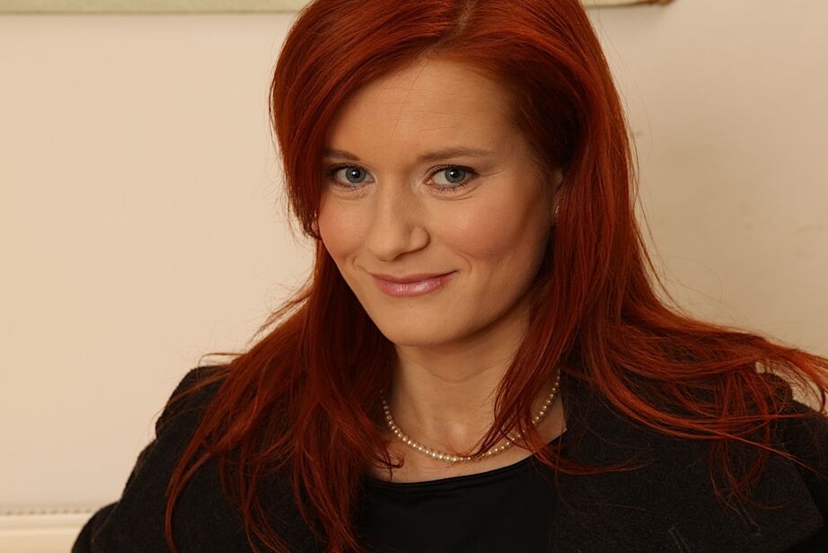 16P Redheaded mature lady Lucy Red posing fully clothed in dress and high heels
