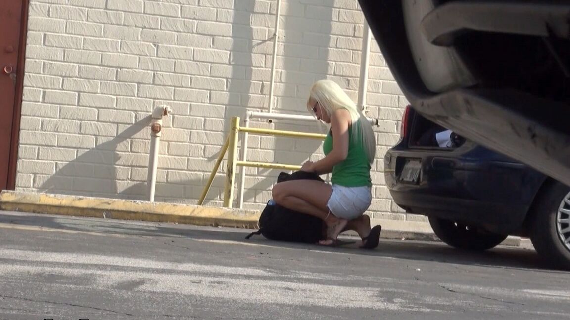 17P Loira Jacky Joy agredida por um ladrão de pau grande