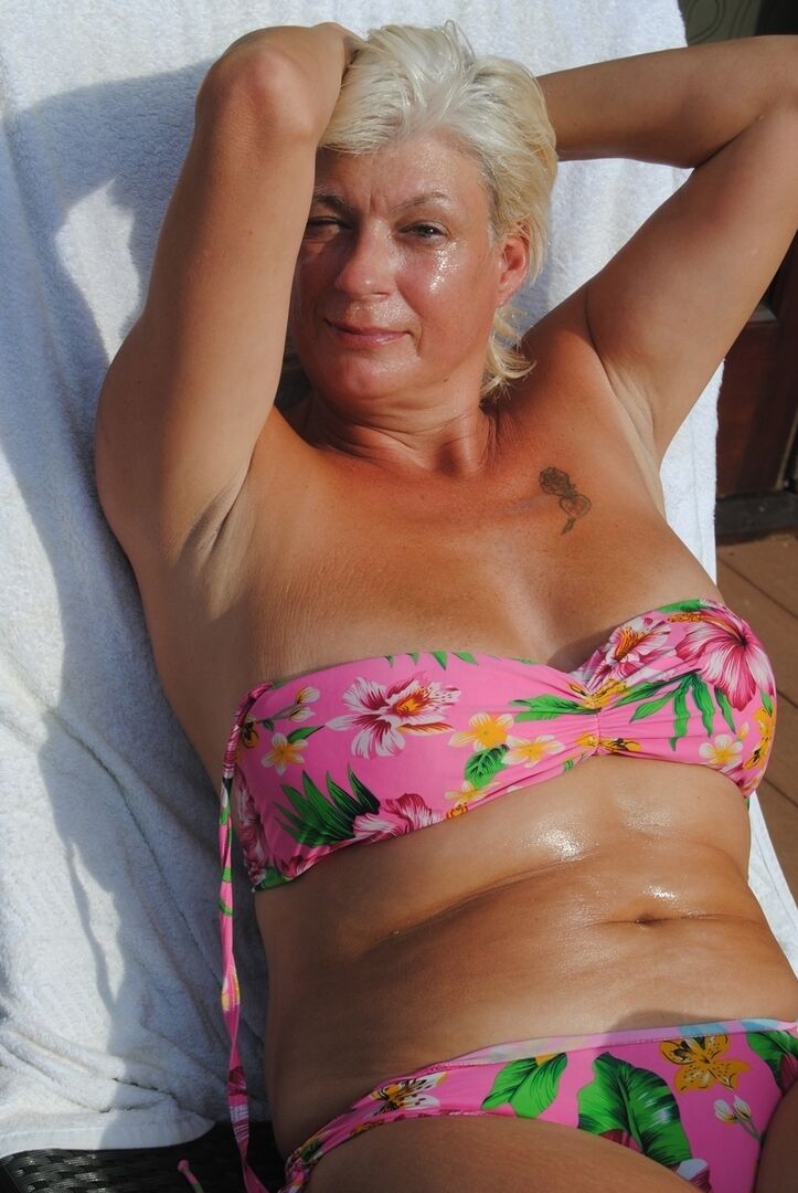 20P Older platinum blonde goes for a swim before showing her boobs by the road