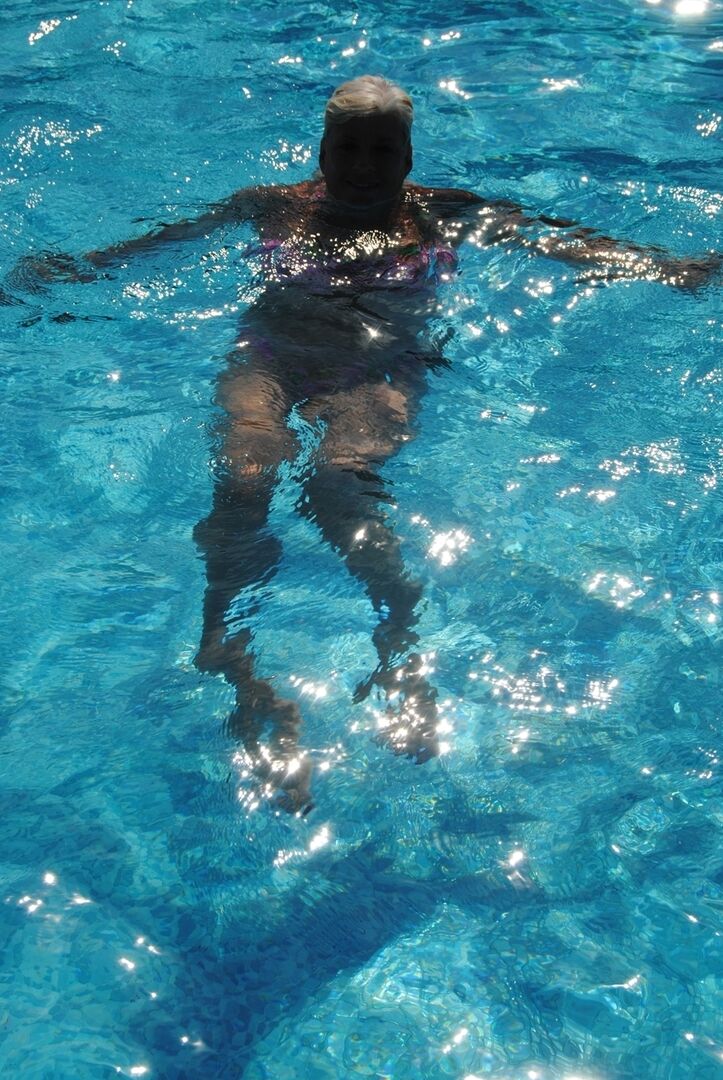 20P Older platinum blonde goes for a swim before showing her boobs by the road