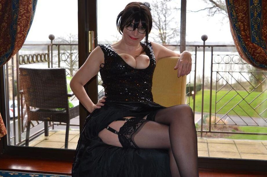 20P Over 30 amateur Barby Slut slips off a long gown to pose nude in nylons