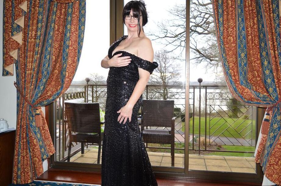 20P Over 30 amateur Barby Slut slips off a long gown to pose nude in nylons