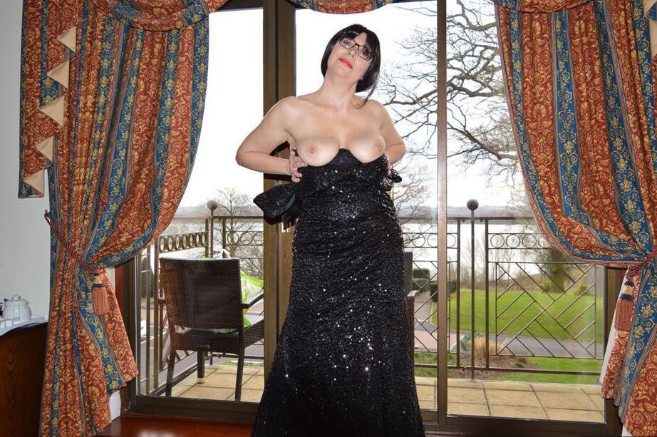 20P Over 30 amateur Barby Slut slips off a long gown to pose nude in nylons