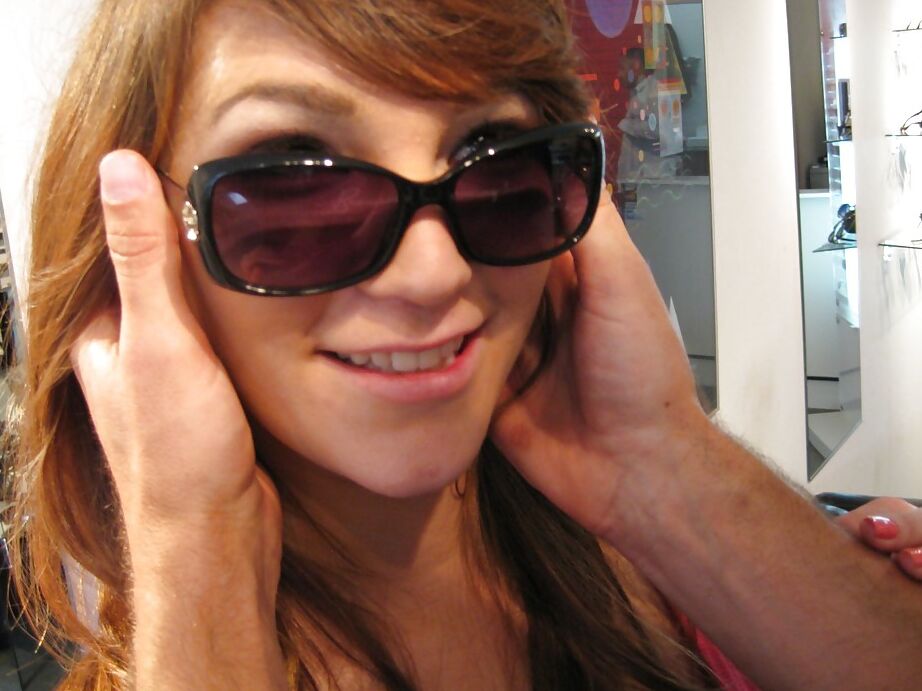 16P Teen Babe mit Brille Holly Michaels wird in der Realität gefickt