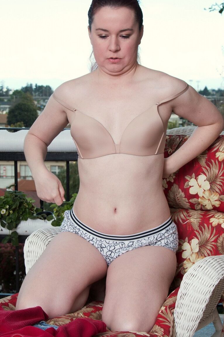 18P Annabelle Lee, femme mûre avec une petite poitrine, a une chatte incroyablement poilue