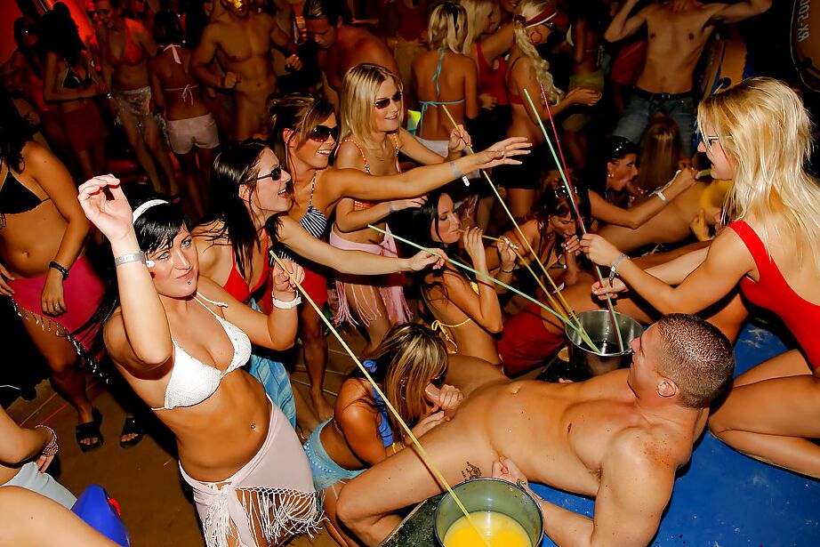 16P Chicas tentadoras folladas duro en una fiesta sexual borracha