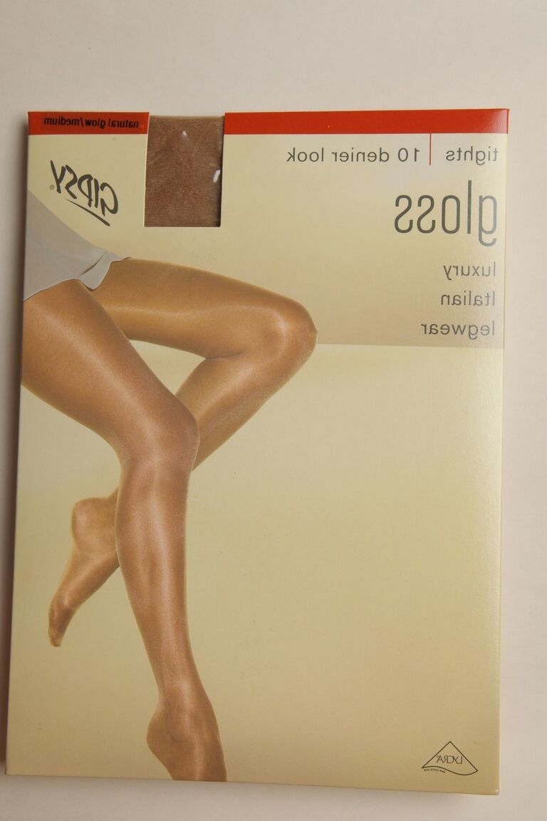 21P Linda gata com óculos Bex R mostra seus seios naturais em meia-calça transparente e quente
