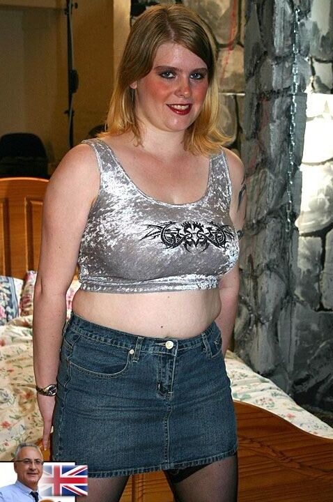 17P La gordita amateur Sarah revela sus grandes tetas naturales