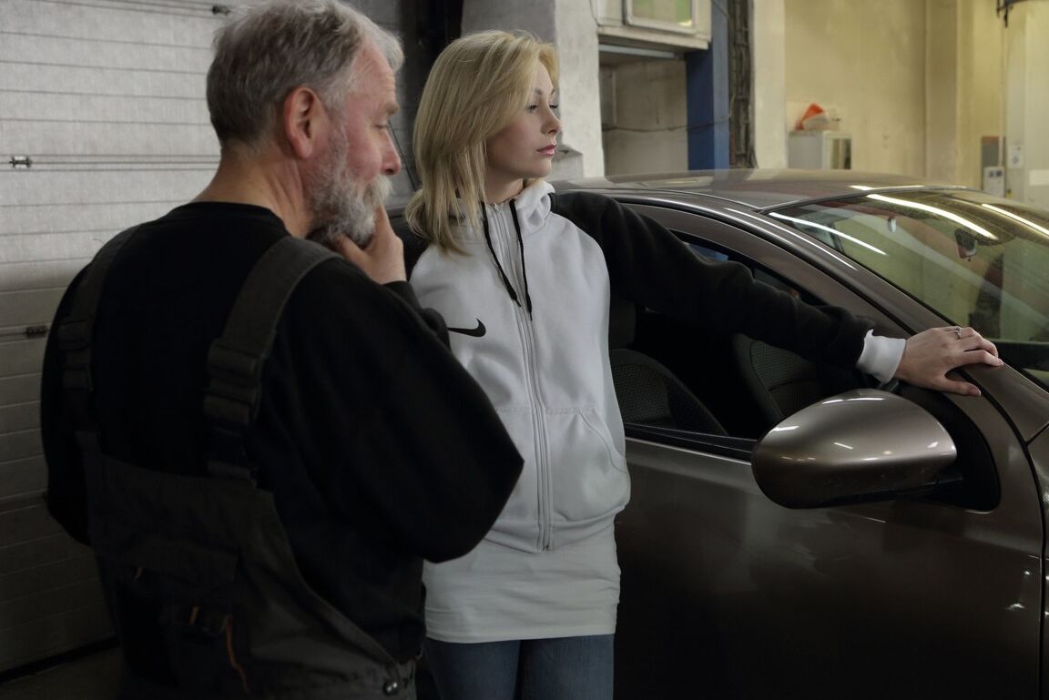 21P Devious teen gets a job after fucking an old man in the car shop