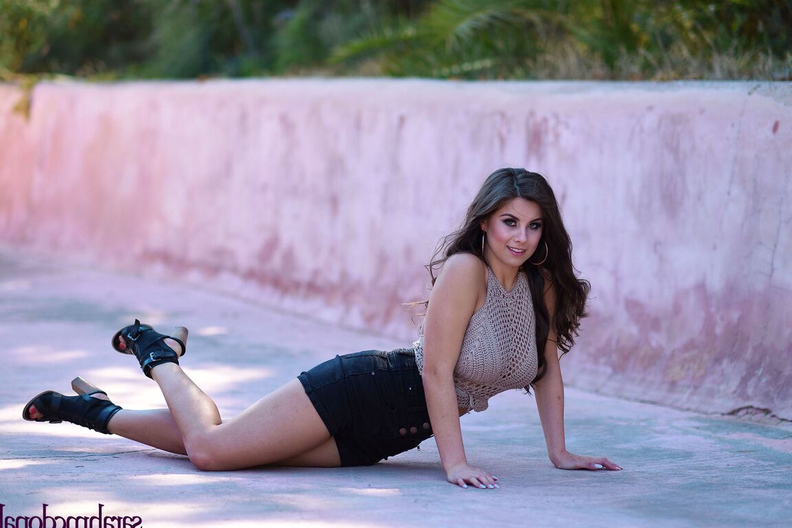 16P Glamorous shorts clad Sarah Mcdonald bares her big tatas in the tropical sun