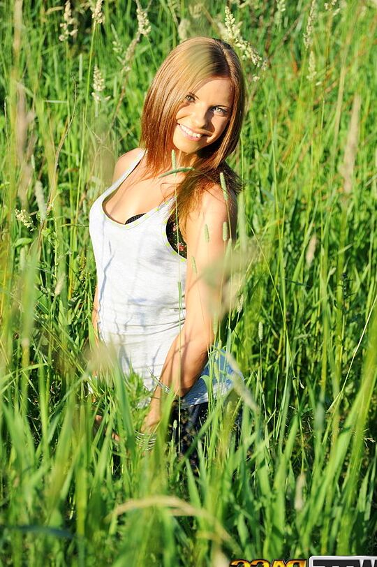 16P La amateur Madelyn participa en sexo duro en el centro de la ciudad.