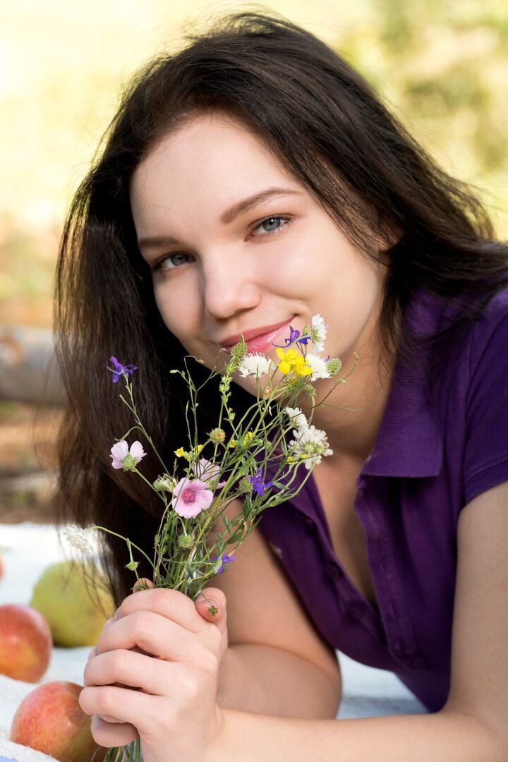 16P Even when Kaliy is outside, nothing can stop her from masturbating A picnic