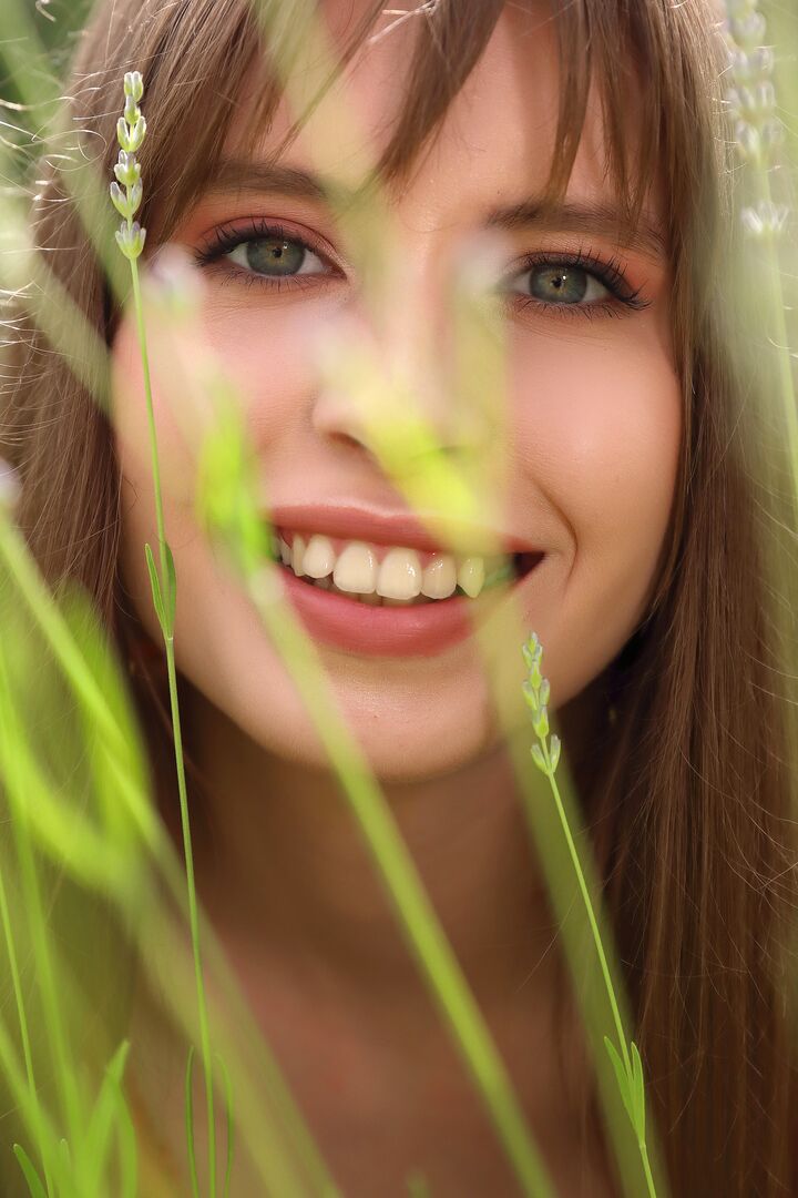 12P Beautiful girl gets completely naked while in a backyard garden setting