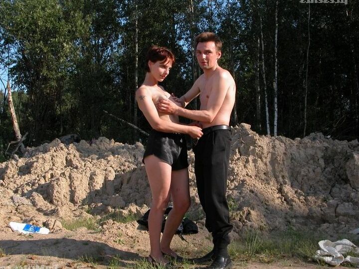 16P Redheaded woman has sexual intercourse with a homeless man on bare ground