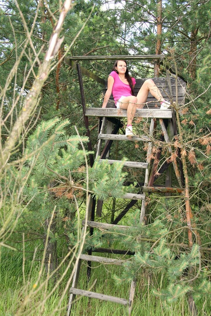 14P Young looking girl masturbates while up in dilapidated treehouse